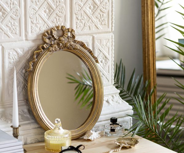 arrangement-with-mirror-perfume-wooden-table